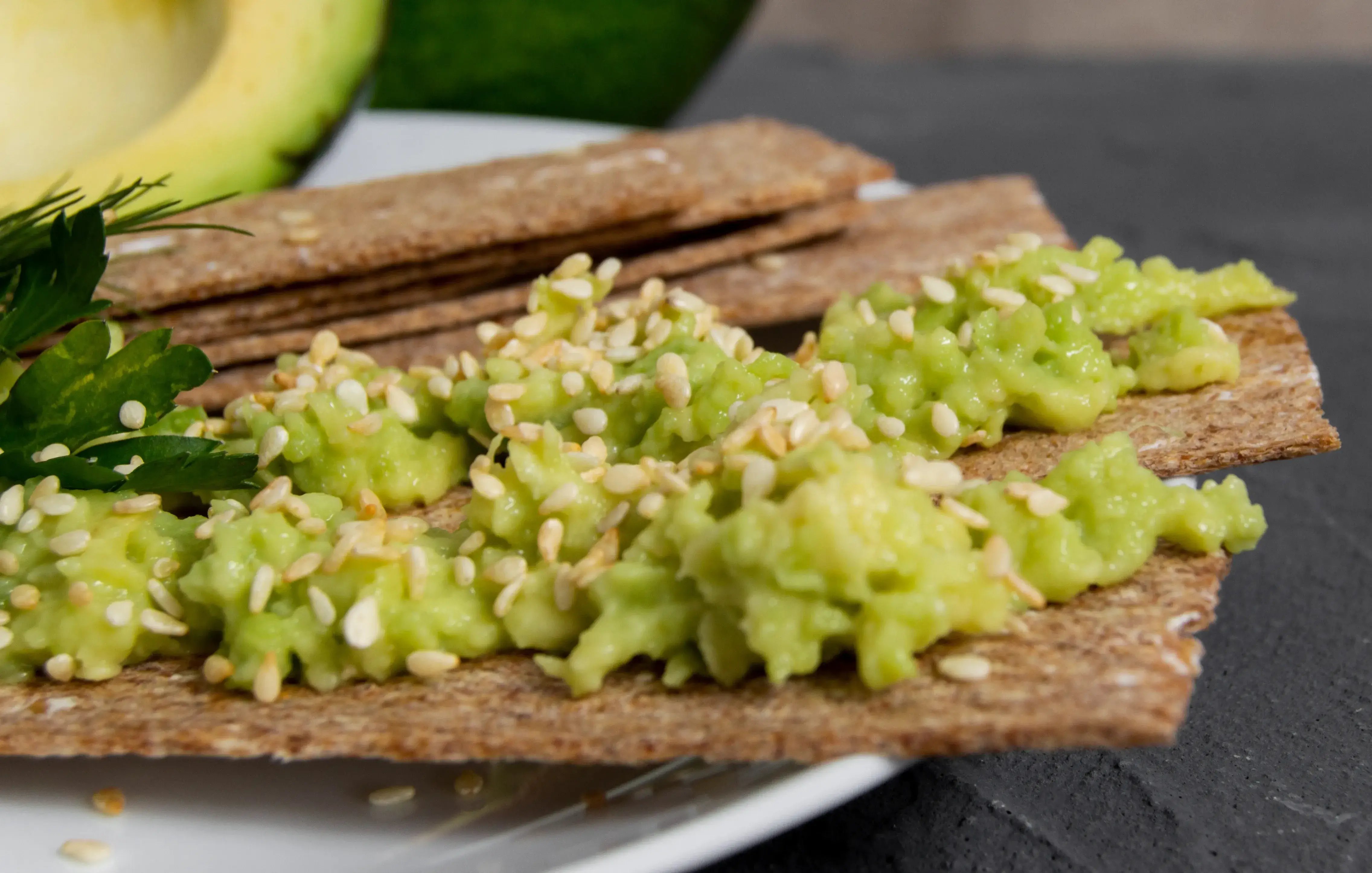 crispbread-avocado-snack - Cut